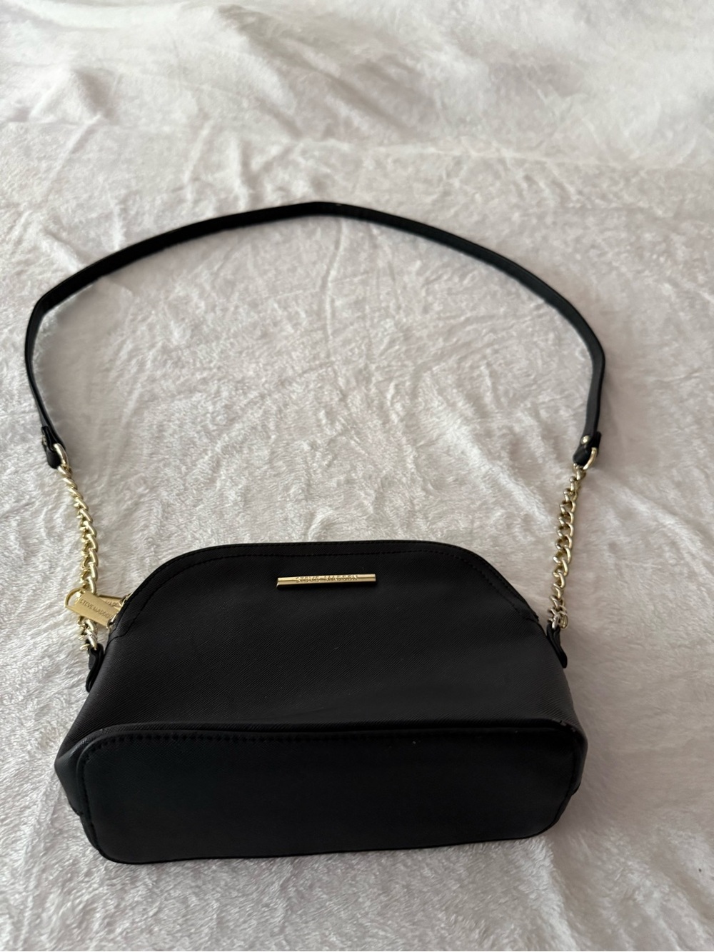 Steve Madden Black Crossbody Bag With Gold  Chain Accents - Picture 2 of 12